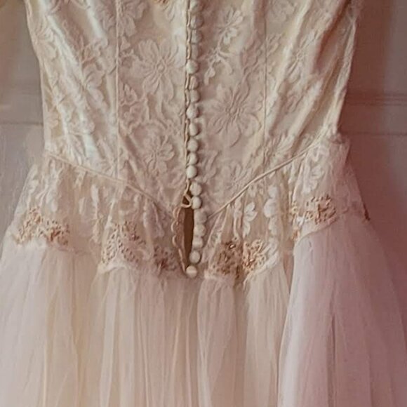 Vintage 1957 Wedding Gown & Juliet Cap - Picture 10 of 16